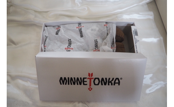 Minnetonka 平底鞋