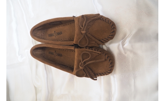 Minnetonka 平底鞋