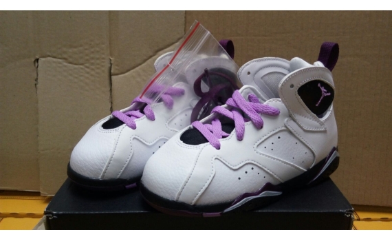 NIKE JORDAN