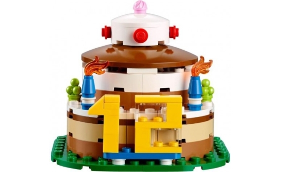 識開蓋既 LEGO 生日蛋糕