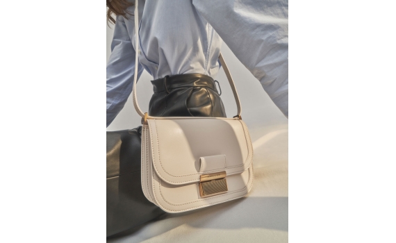 Charles and Keith Charlot 金釦包 - 奶油色