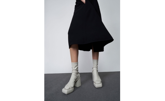 Charles & Keith Lucile 粗跟涼鞋襪靴 - 灰色