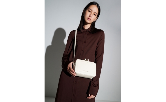 Charles and Keith 雙向拉鍊小方包 - 奶油色